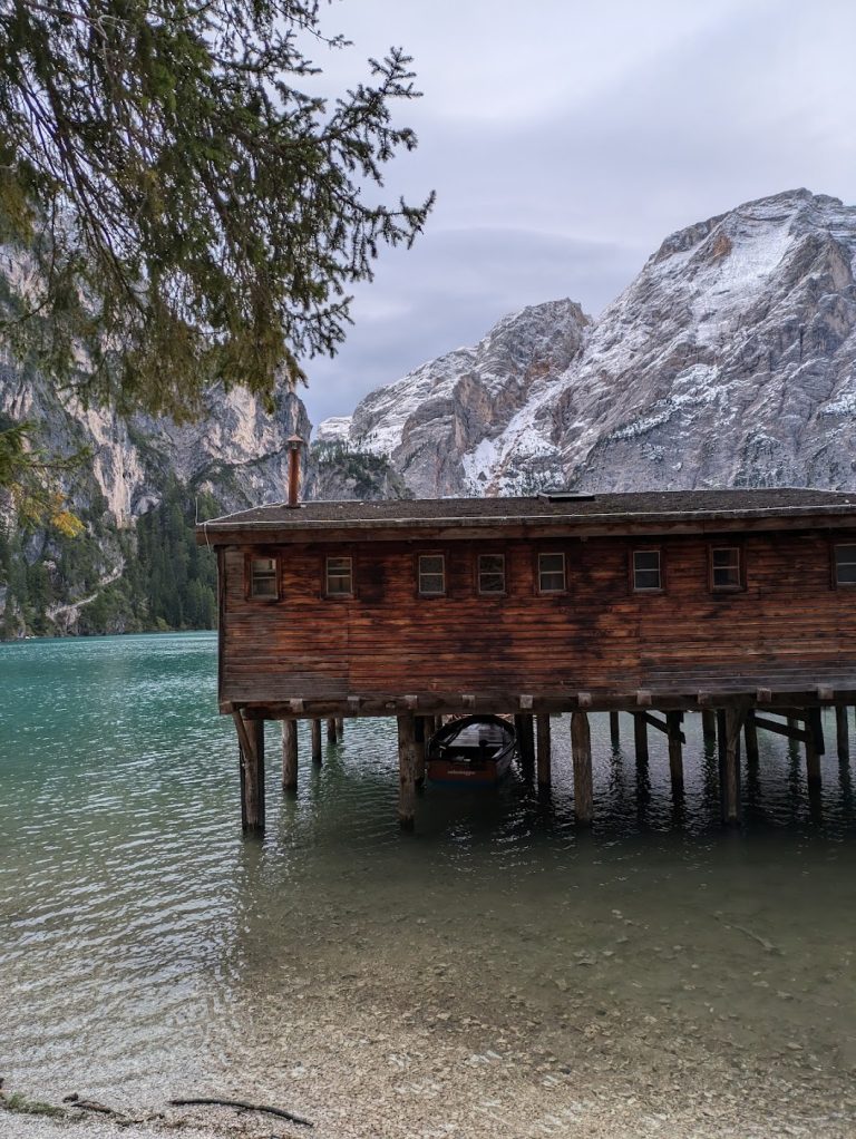How to Visit Lago di Braies / Pragser Wildsee in the Dolomites